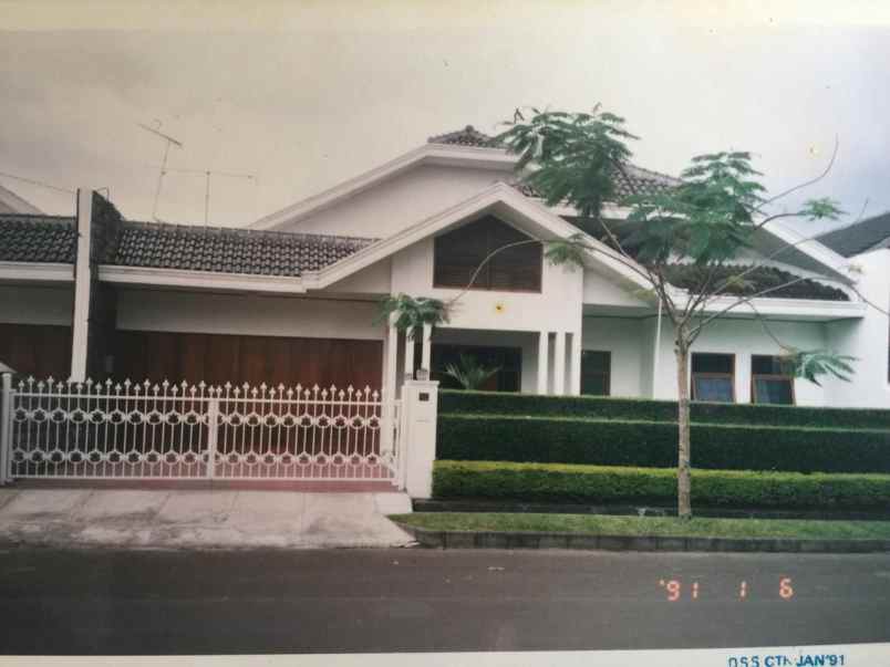 dijual rumah komplek taman sakura indah bdg