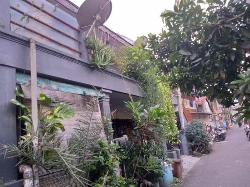 dijual rumah kost di jl kuningan jakarta selatan