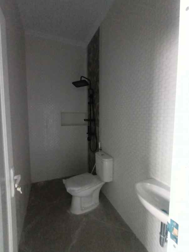 dijual rumah kota harapan indah bekasi