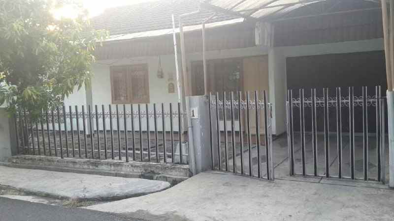 dijual rumah kutisari indah