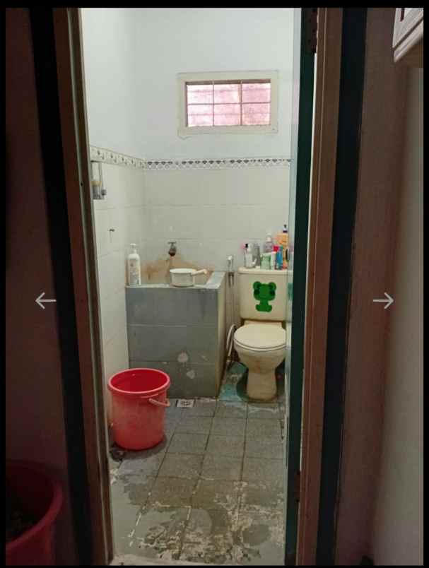 dijual rumah lama di cisaranten kota bandung