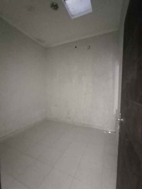 dijual rumah limo depok