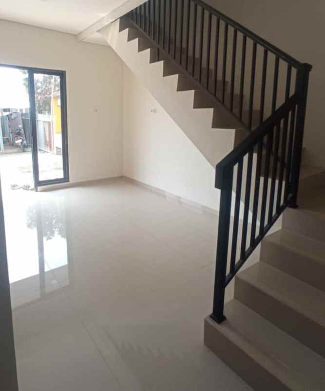 dijual rumah lokasi 1km dari pintu tol jati asih