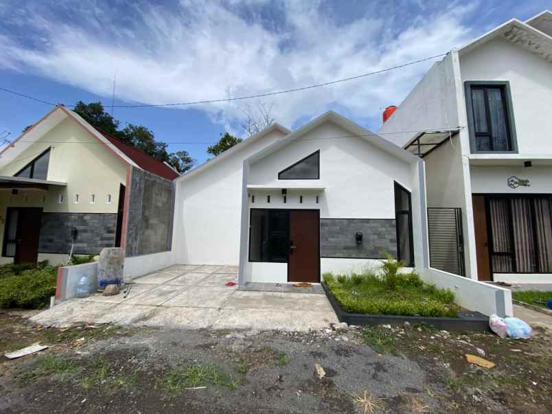 dijual rumah lokasi strategis 2 kamar di magelang