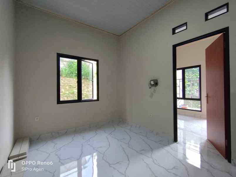 dijual rumah lokasi strategis akses