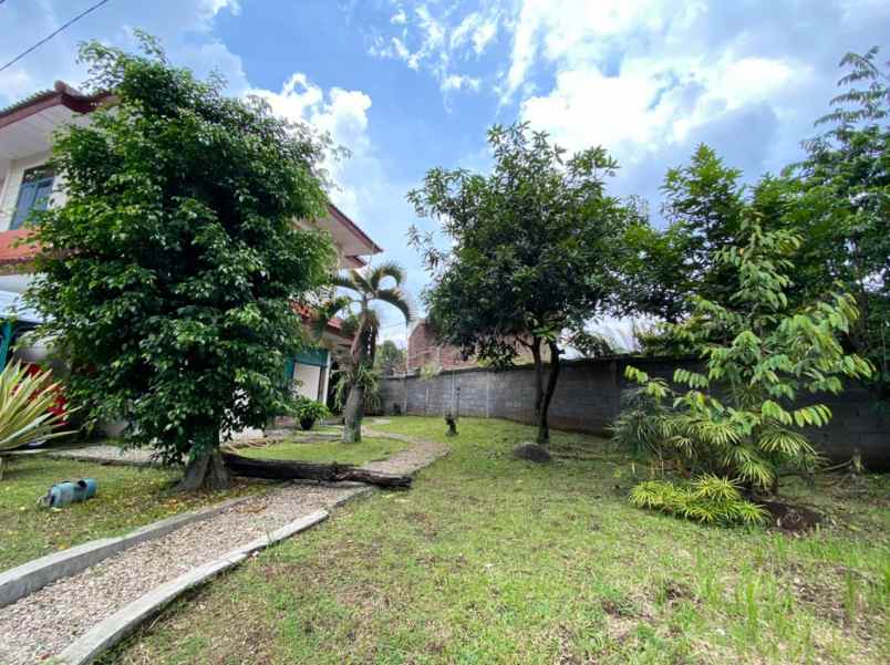 dijual rumah luas di bawah harga pasar di arcamanik