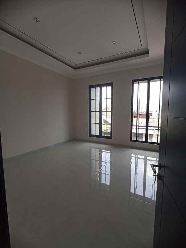 dijual rumah manyar kertoadi