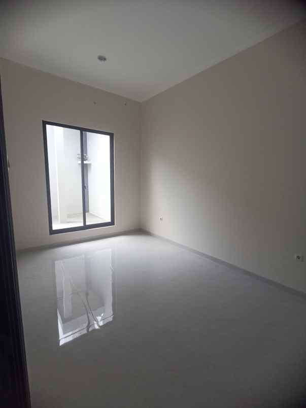 dijual rumah manyar kertoadi