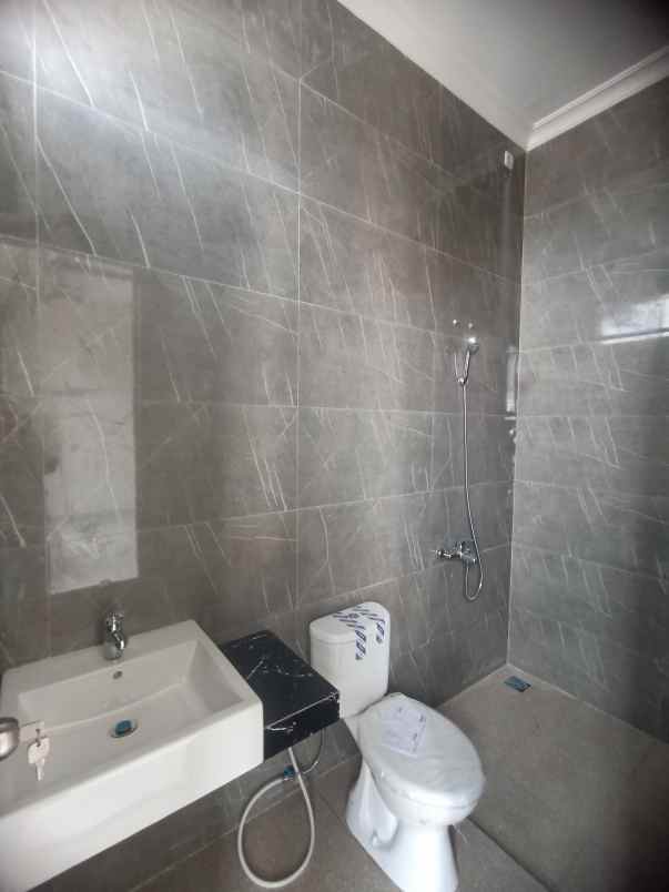 dijual rumah manyar kertoadi