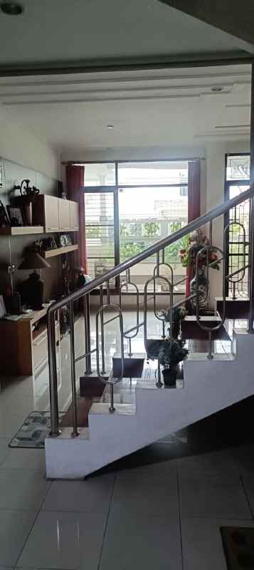 dijual rumah manyar kertoadi