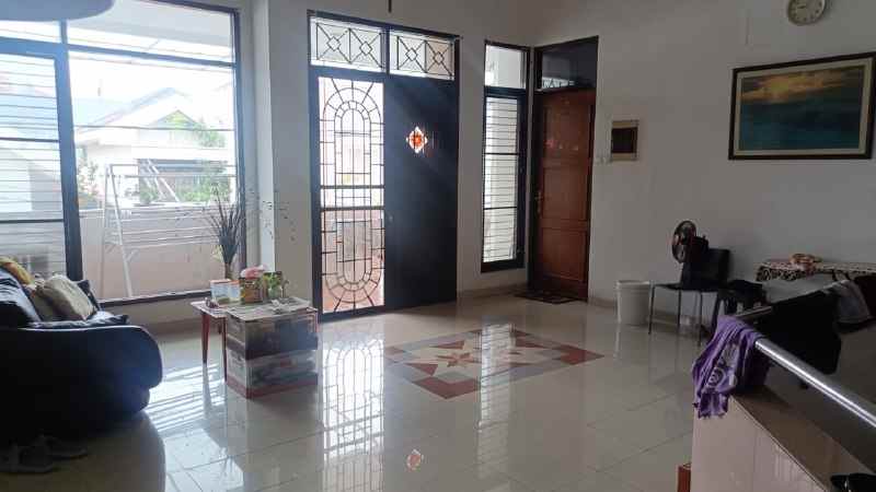 dijual rumah manyar kertoadi