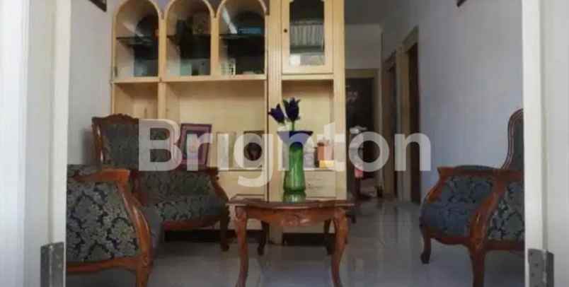 dijual rumah manyar rejo