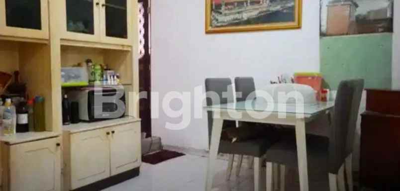 dijual rumah manyar rejo