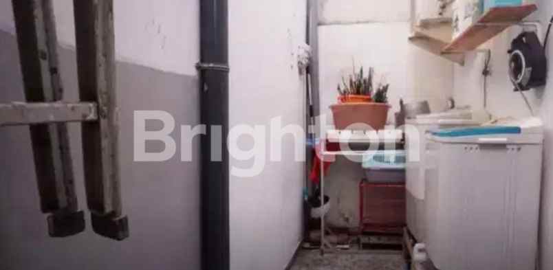 dijual rumah manyar rejo