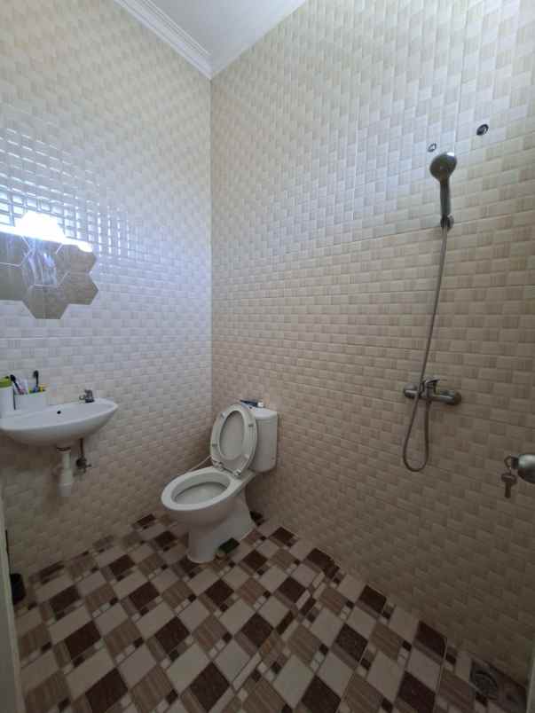 dijual rumah manyar tirtoasri