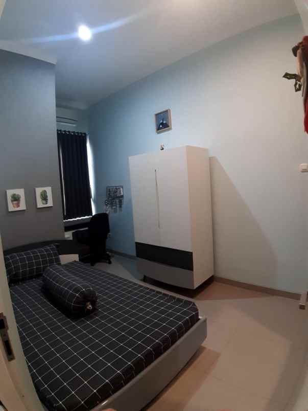 dijual rumah manyar tirtoasri