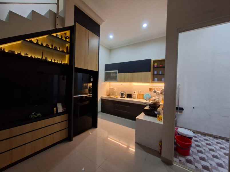 dijual rumah manyar tirtoasri