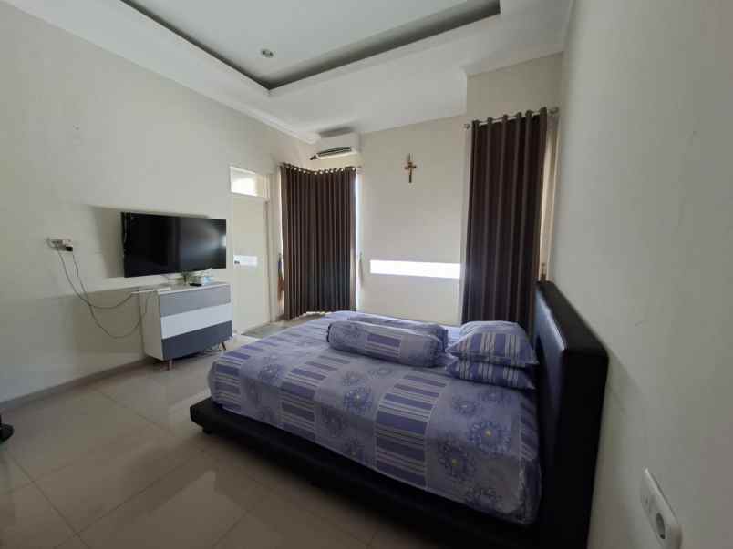 dijual rumah manyar tirtoasri