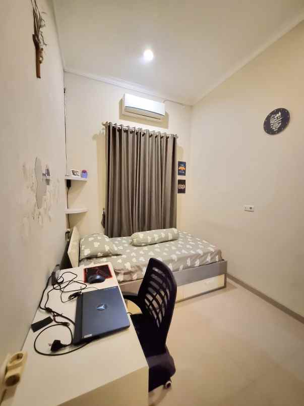 dijual rumah manyar tirtoasri