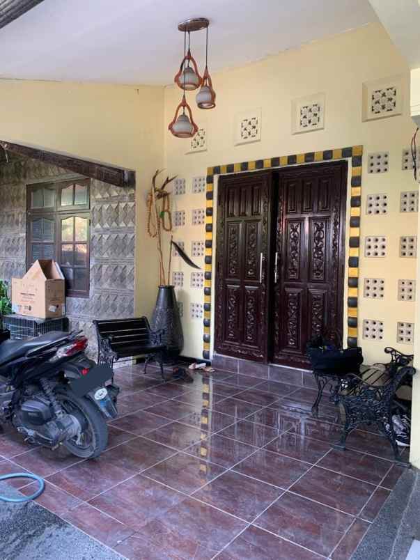 dijual rumah manyar tirtoyoso