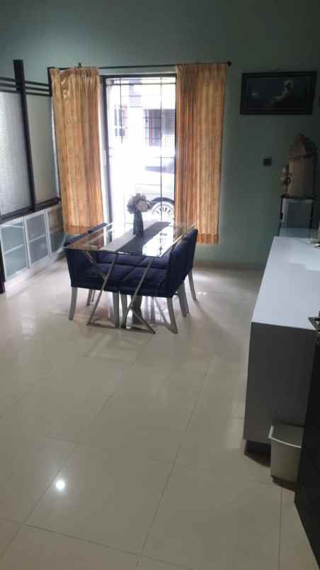 dijual rumah manyar tirtoyoso hans regency