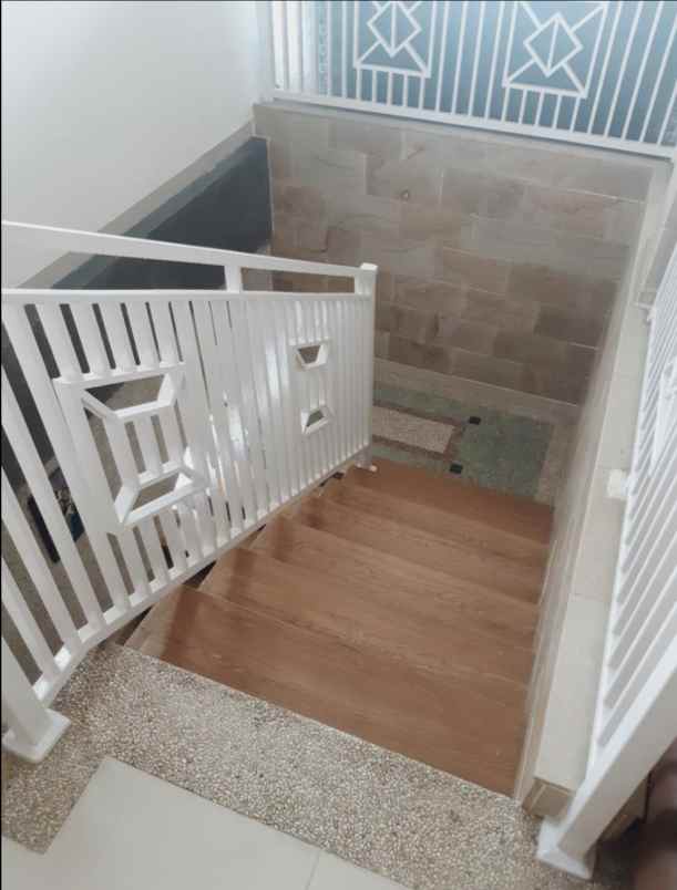 dijual rumah meruyung limo depok