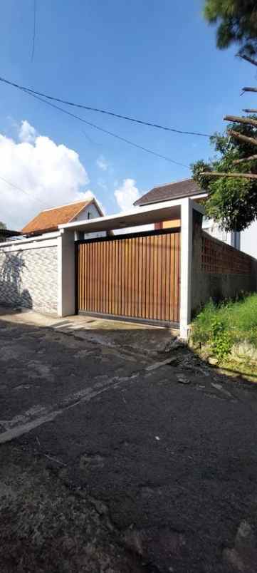 dijual rumah mewah 3 lantai sayap setiabudi bandung
