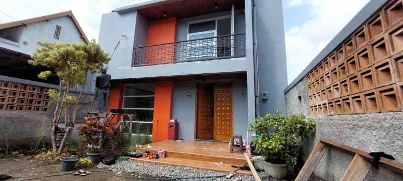 dijual rumah mewah 3 lantai sayap setiabudi bandung