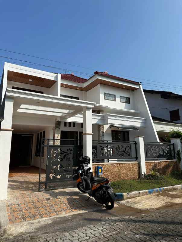 dijual rumah mewah siap huni lokasi di araya