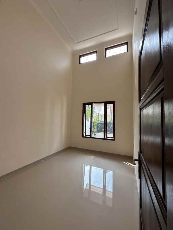dijual rumah mewah siap huni lokasi di araya