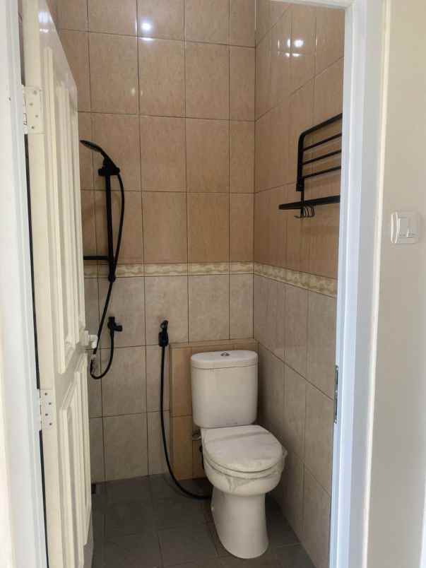 dijual rumah modern minimalis 2 lantai kodau jatimekar