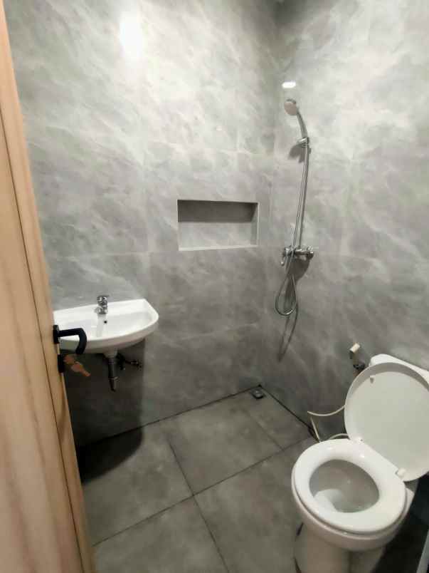 dijual rumah mulyosari