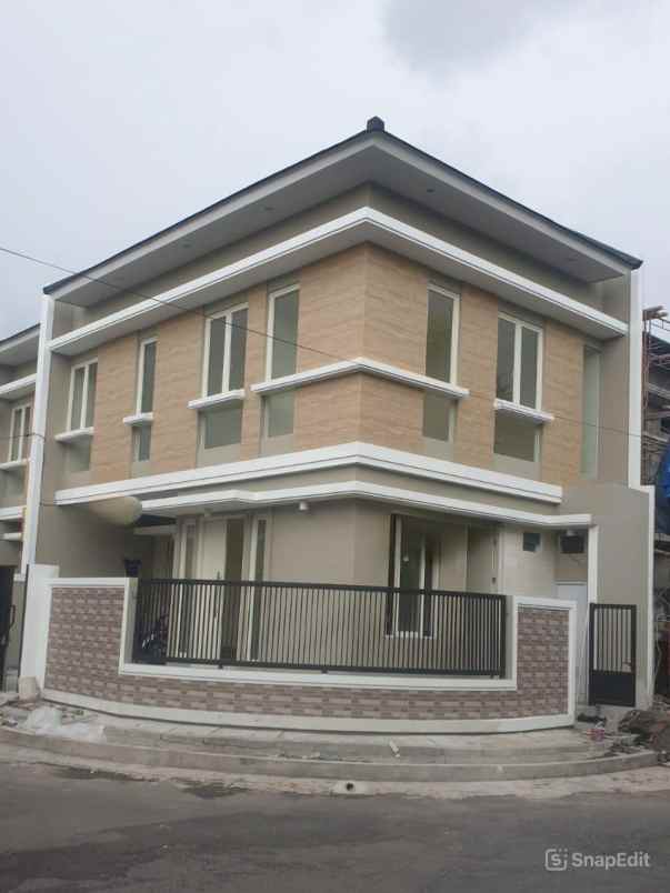 dijual rumah nginden intan