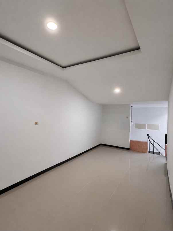 dijual rumah nginden intan timur