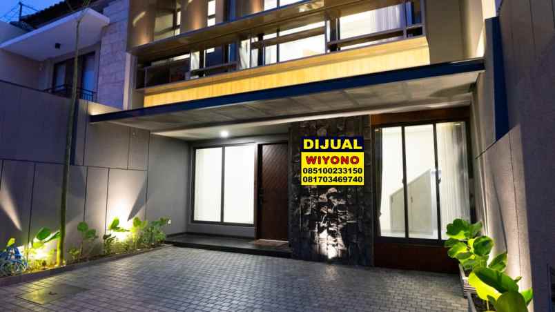 dijual rumah pakuwon city