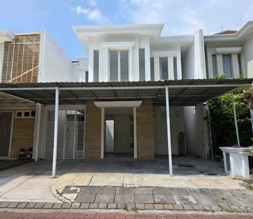 dijual rumah pakuwon city long beach