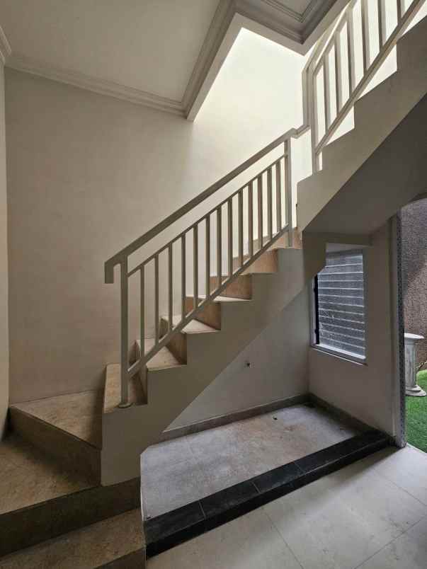 dijual rumah pakuwon city san antonio