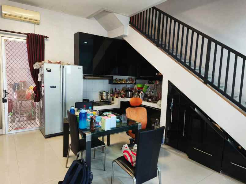 dijual rumah pakuwon city san diego