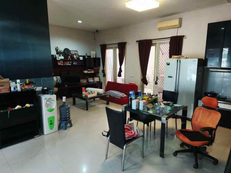 dijual rumah pakuwon city san diego