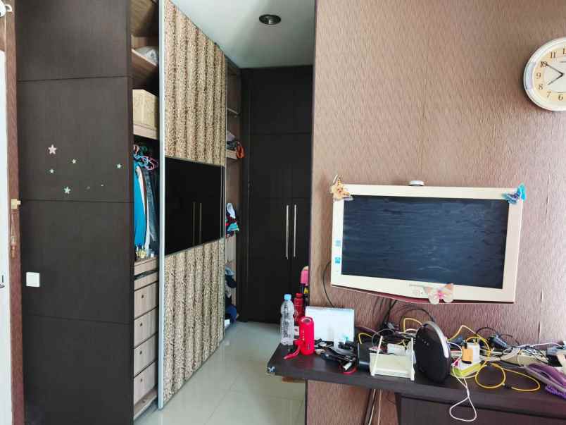 dijual rumah pakuwon city san diego