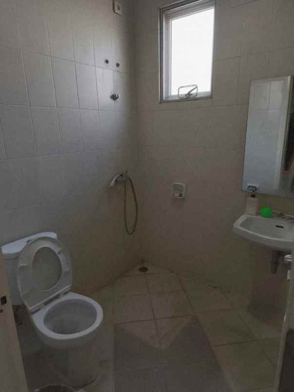 dijual rumah pakuwon city san diego