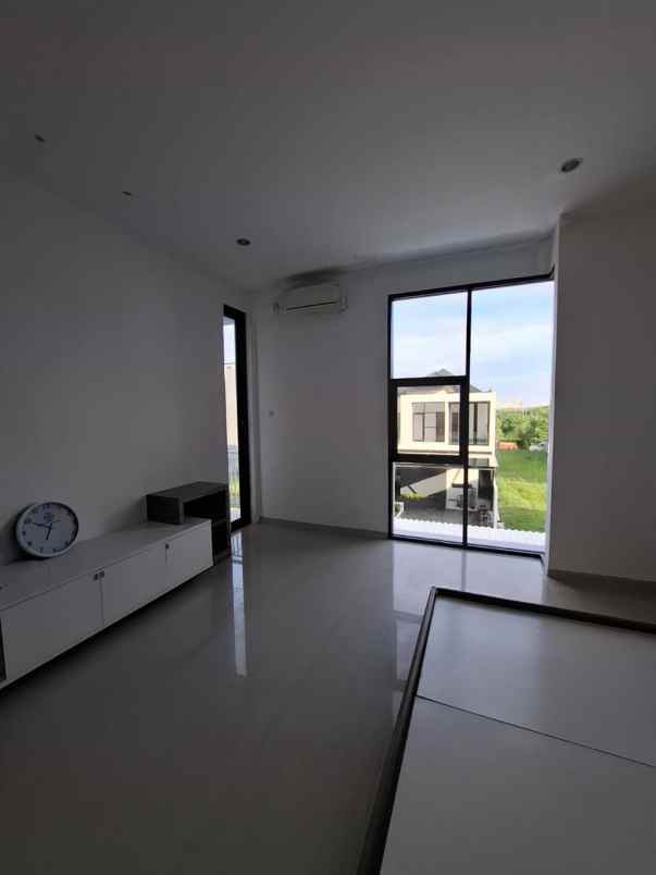 dijual rumah palm beach pakuwon city