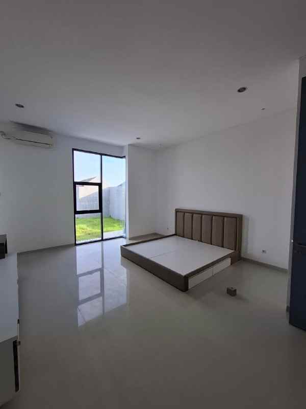 dijual rumah palm beach pakuwon city