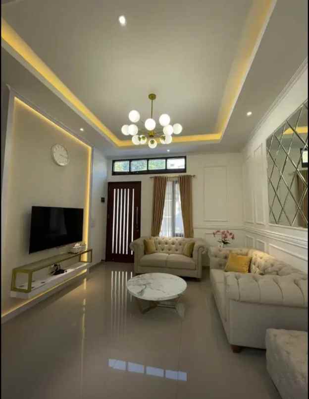 dijual rumah pandanaran hills