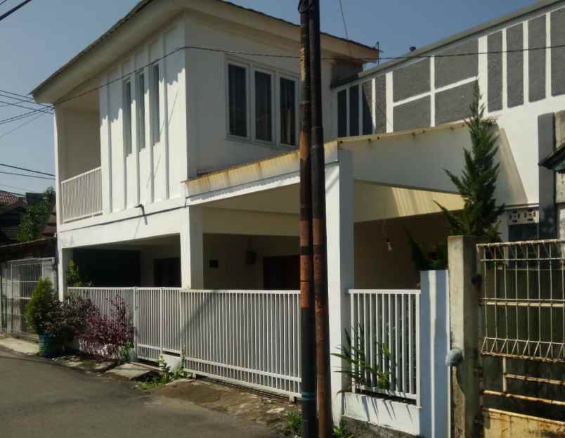 dijual rumah perumahan cibolerang indah