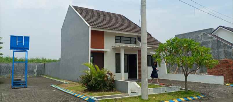 dijual rumah perumahan grand anggaswangi