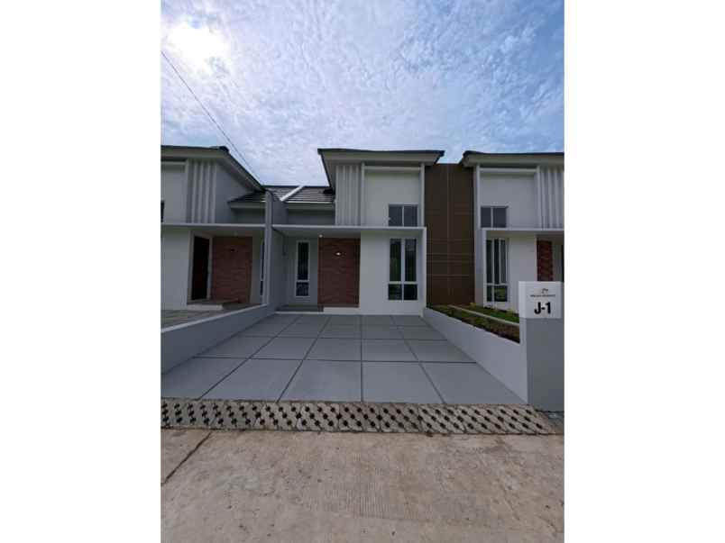 dijual rumah perumahan persada