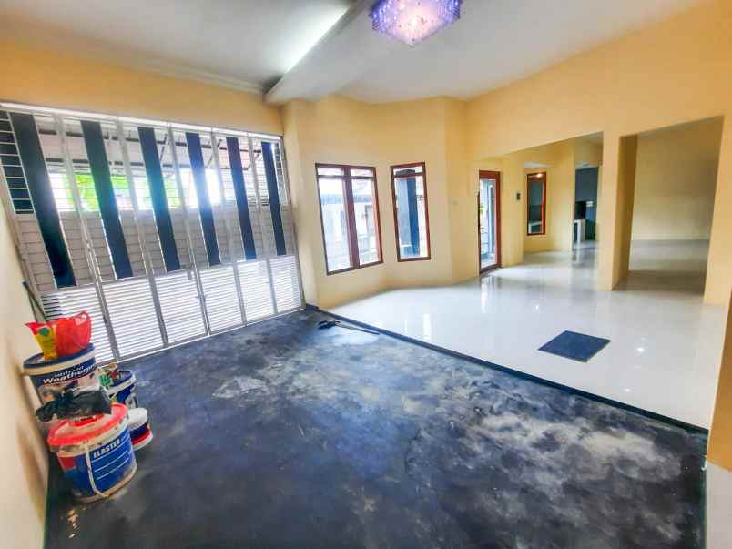 dijual rumah perumahan taman shafira