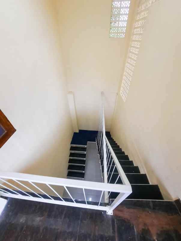 dijual rumah perumahan taman shafira