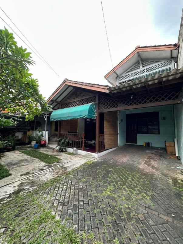 dijual rumah petukangan